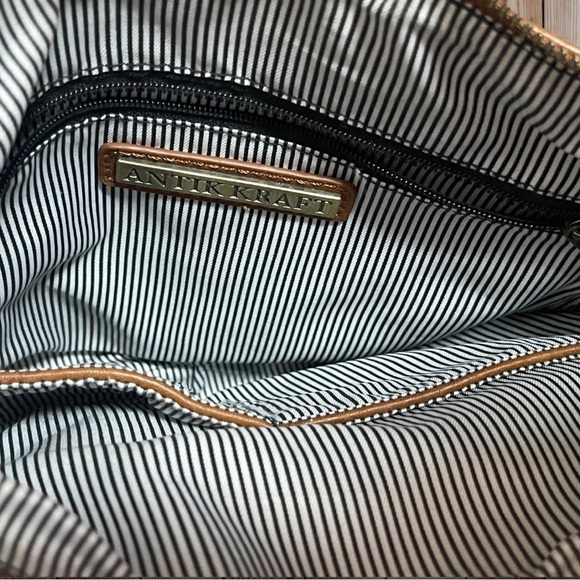 ANTIK KRAFT Savannah Crossbody - Picture 14 of 16